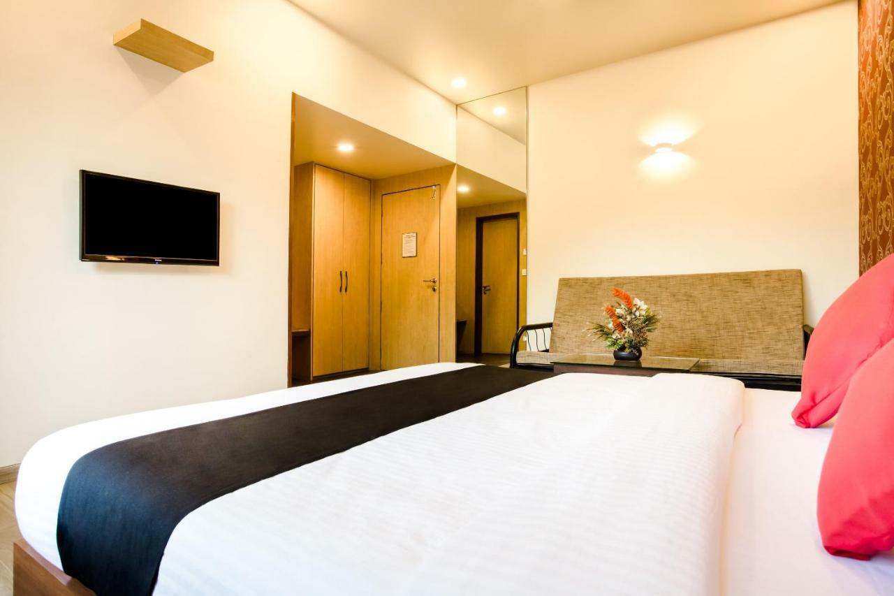 Capital O 36119 Royal Garden & Lawns Hotel Mumbai (Bombay)